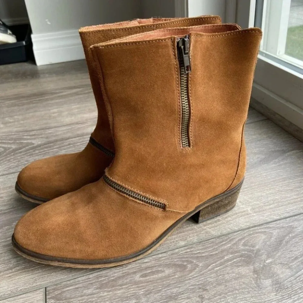 Suede Leather Zipper Western Ankle Boots Made in Portugal